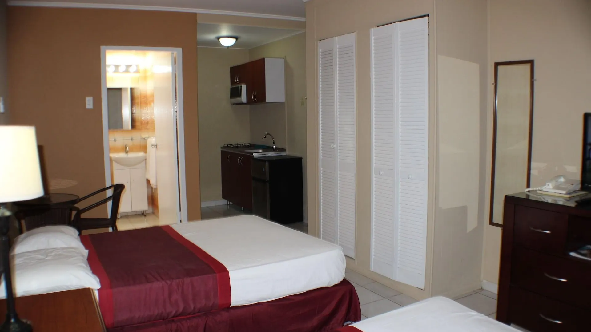 Coconut Inn Palm Beach Aruba