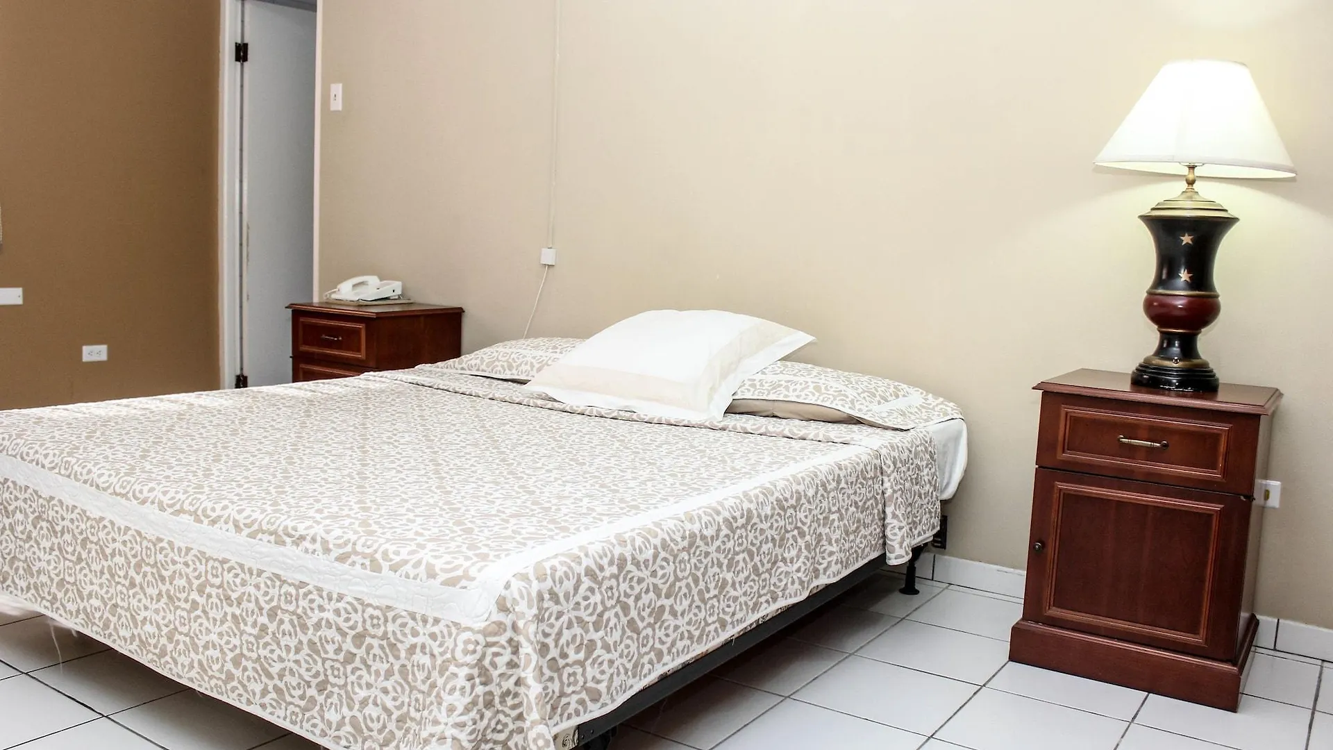 Hotel Coconut Inn Palm Beach