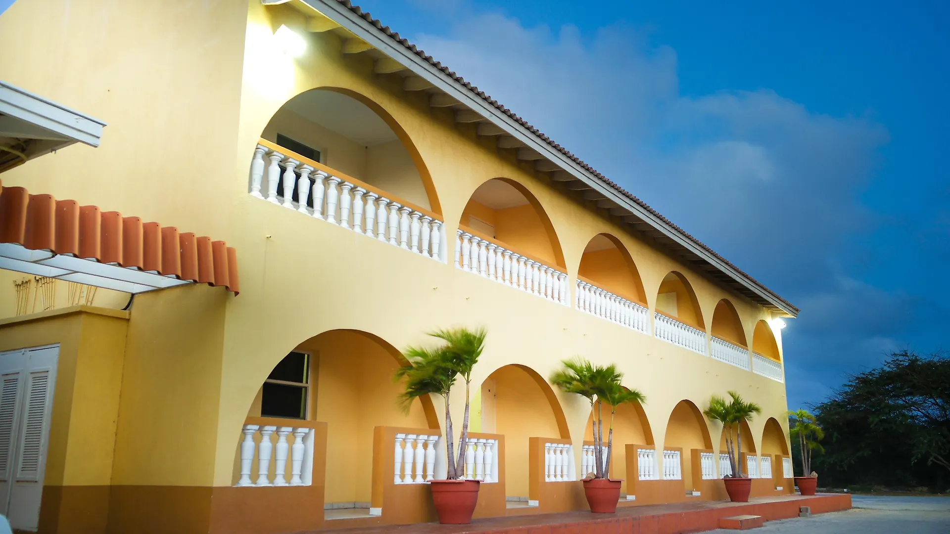 Hotel Coconut Inn Palm Beach
