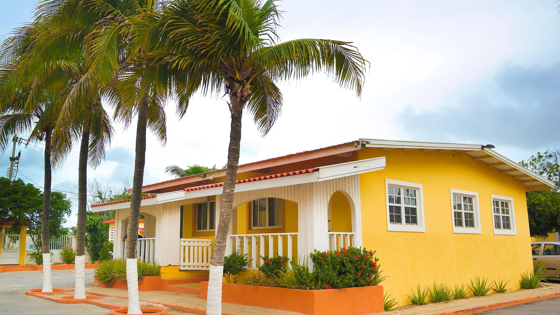 Coconut Inn Palm Beach Hotel
