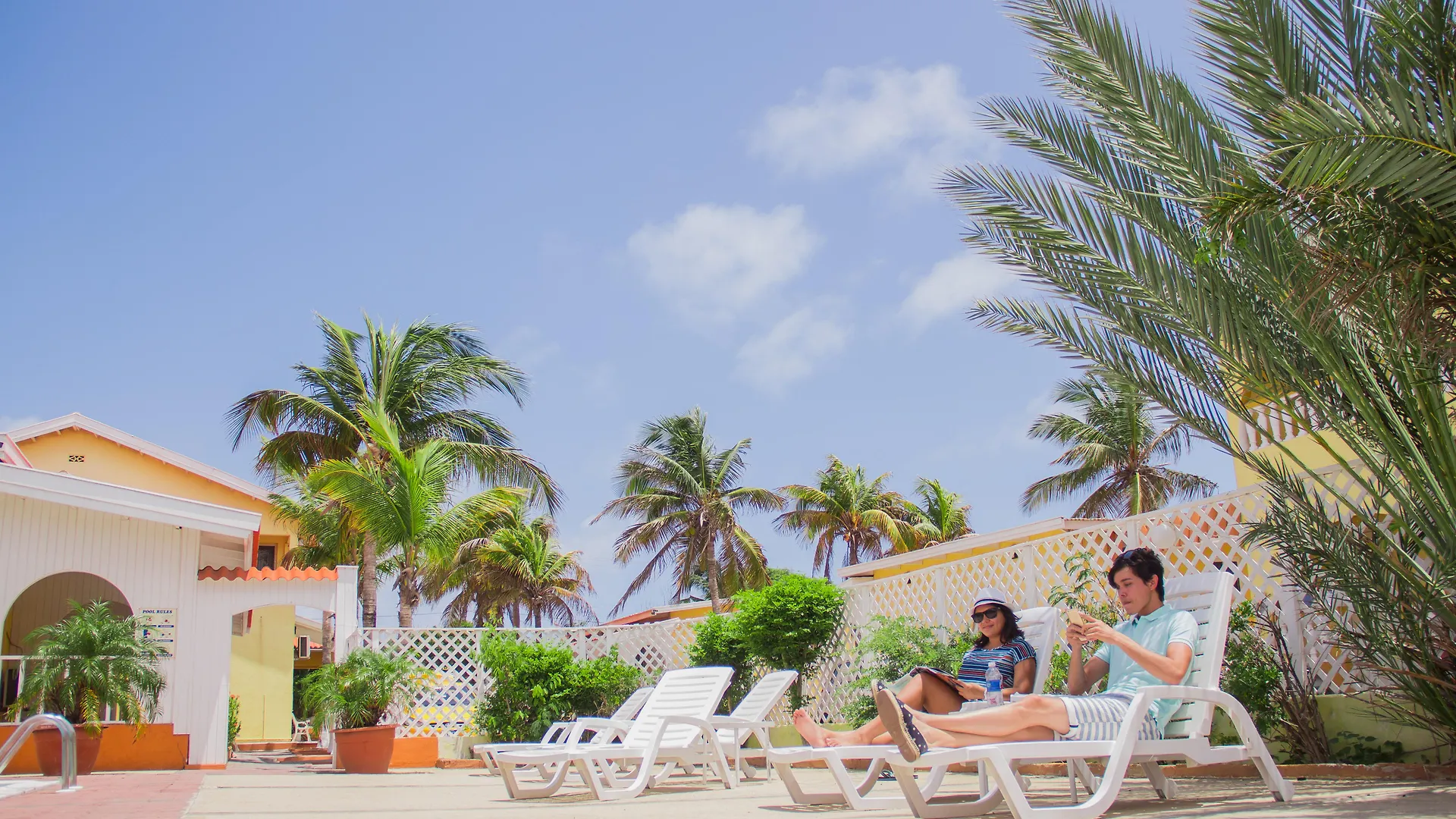 Coconut Inn Palm Beach Hotel