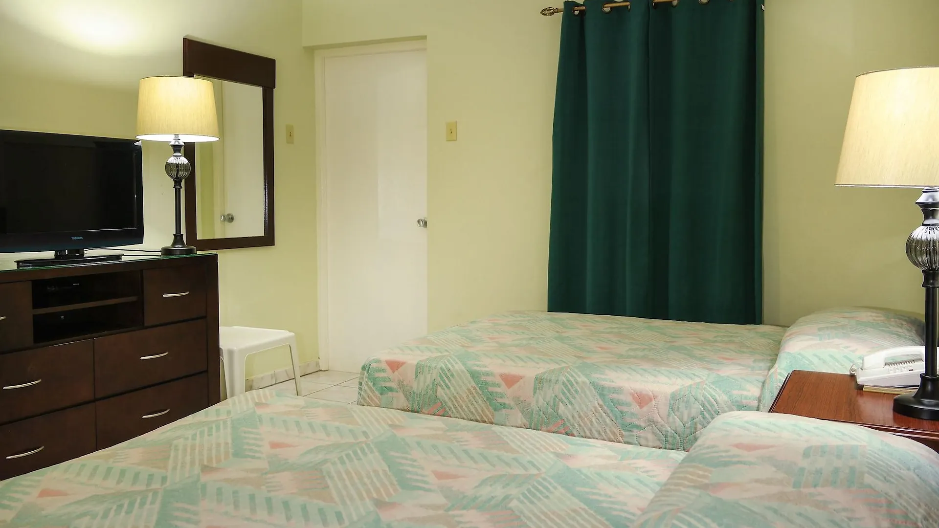 Coconut Inn Palm Beach Aruba