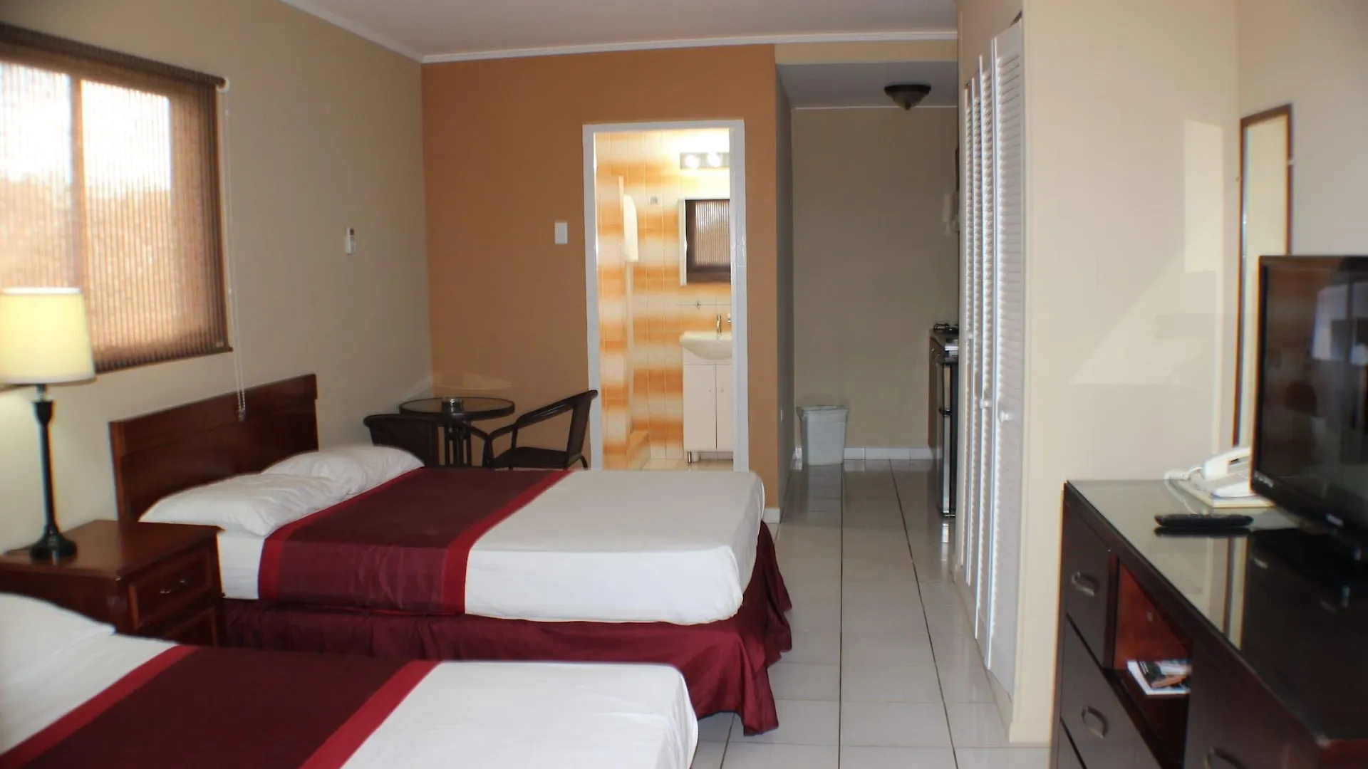 Coconut Inn Palm Beach Aruba